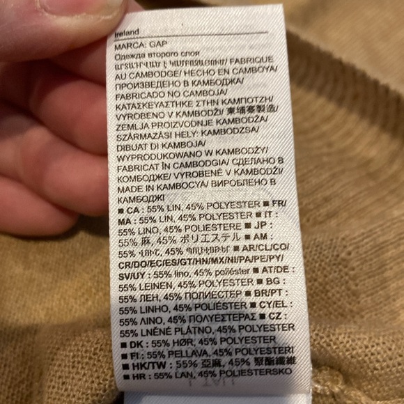 GAP tan sweater vest. Crew-neck. Size Large tall. Lightweight. - Picture 11 of 12